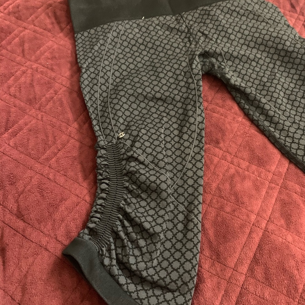 Lululemon in the flow, crop size 8 - Picture 2 of 3